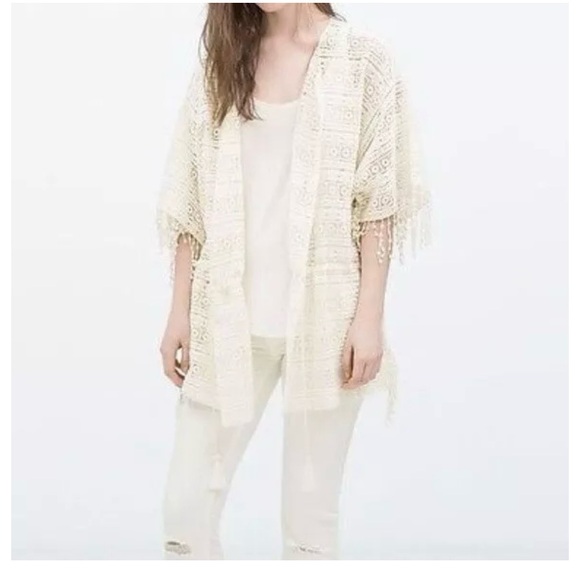 Zara Trafaluc women ivory crochet fringed kimono style cover up. Size M. Used. - Picture 2 of 10